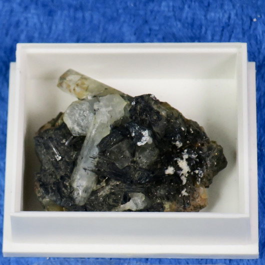 Akvamariini ja musta turmaliini kidesykerö 10g ak115 