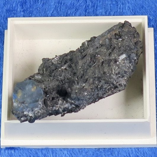 Akvamariini ja musta turmaliini 14g kidesykerö ak124 Namibia