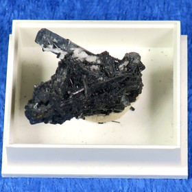 Akvamariini ja musta turmaliini kidesykerö 7g ak134 Namibia