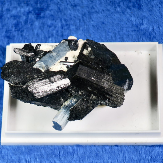 Akvamariini ja musta turmaliini kidesykerö 44g ak13 Namibia