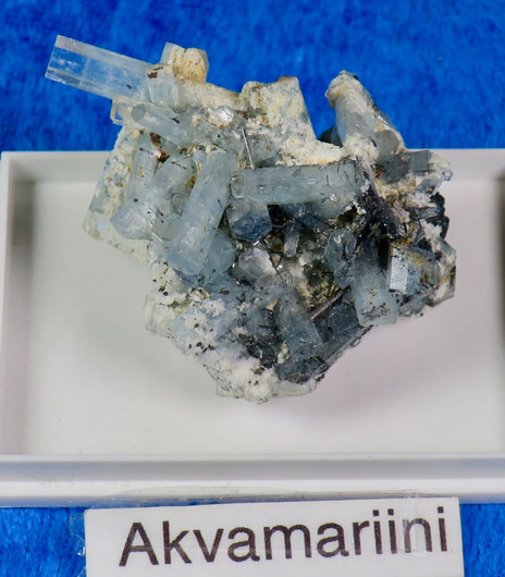 Akvamariini ja musta turmaliini kidesykerö 24g ak132 Namibia