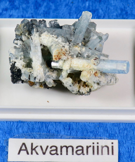 Akvamariini ja musta turmaliini kidesykerö 24g ak132 Namibia