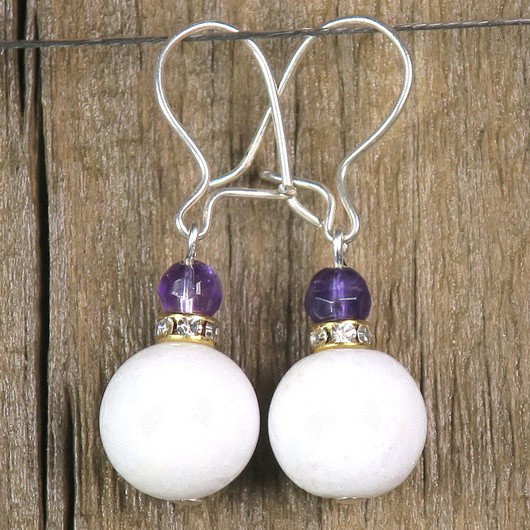 Korvakorut lumikvartsi ja ametisti. K