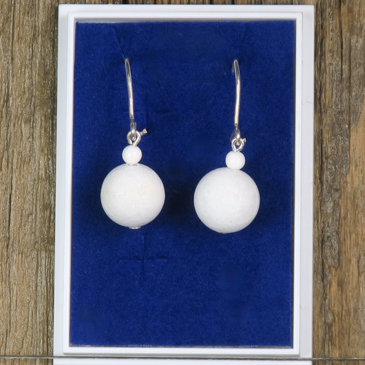 Korvakorut lumikvartsi 10mm.  Snowball1