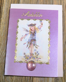 Postikortti Äidille. Lapsikeiju ojentaa kukkia nro käi1