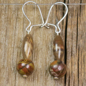 Korvakorut kivettynyt puu 8r