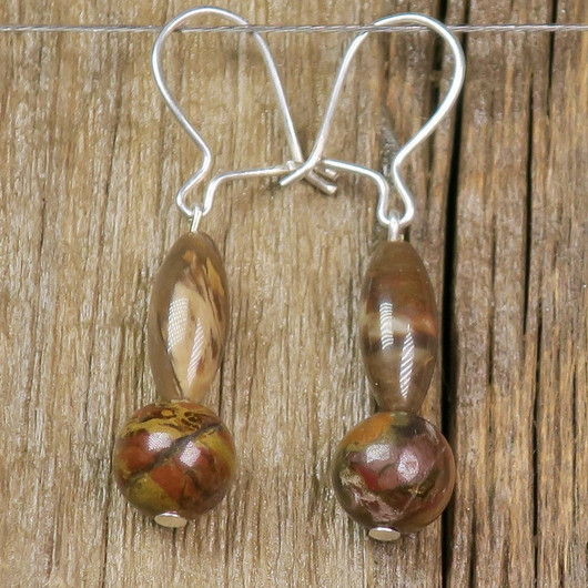 Korvakorut kivettynyt puu 8r