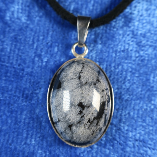 Hopeariipus lumihiutaleobsidiaani 13x18mm LUM3