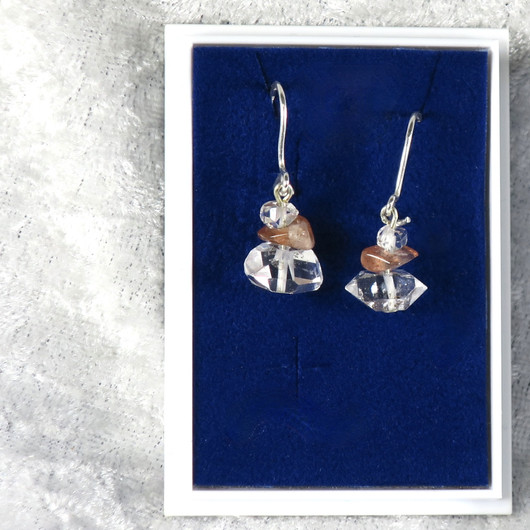 Korvakorut herkimer kaksikärkinen vuorikide 2x ja aurinkokivi