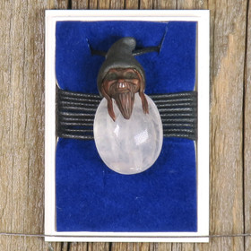 Riipus ruusukvartsi piksihahmo 5