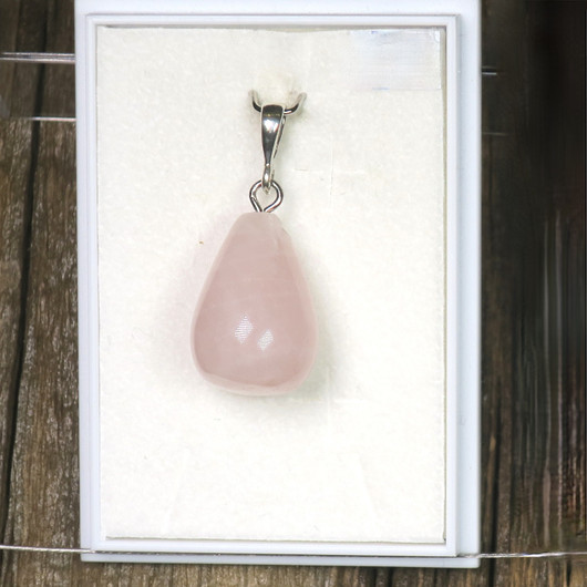 Riipus ruusukvartsipisara