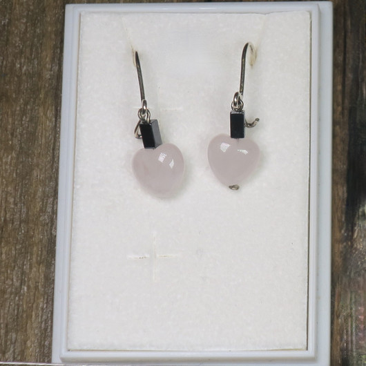 Korvakorut ruusukvartsisydän ja hematiitti SKK