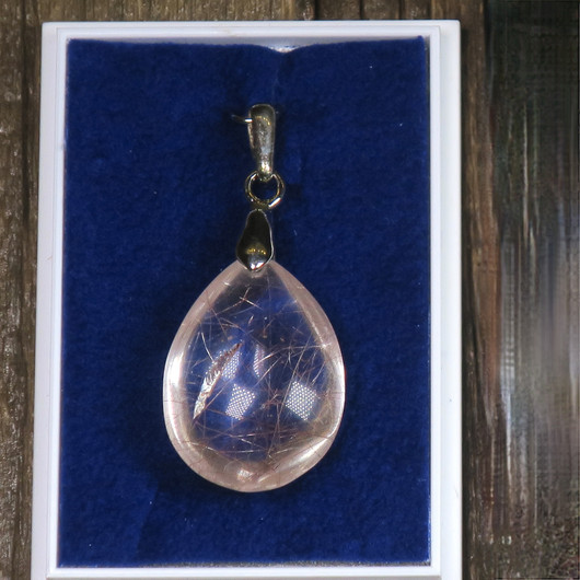 Riipus rutiilikvartsi pisara z7