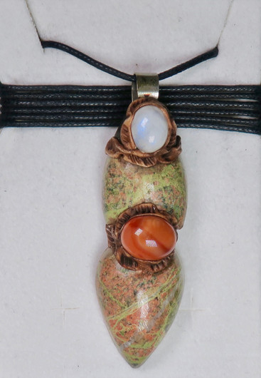 Riipus unakiitti karneoli kuukivi HAHMO