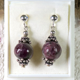 Korvakorut rubelliitti pinkki turmaliini riippuva tappimalli RUBta