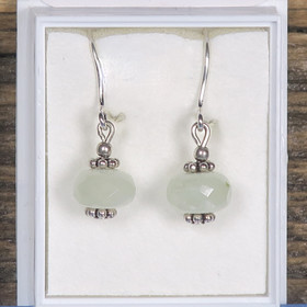 Korvakorut prehniitti 1 viistehiottu, hopeakukat. Crista