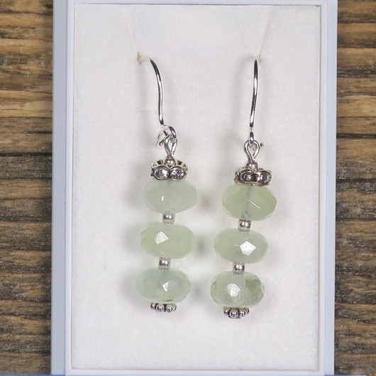 Korvakorut prehniitti 3 viistehiottua zirkonikoristein 3vhz. Crista