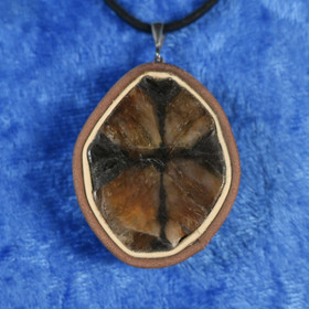 Riipus kiastoliitti nahkasomisteinen ristikivi  ki12