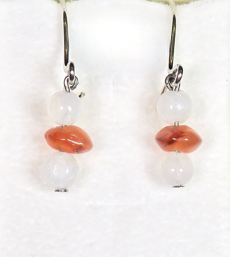 Korvakorut kuukivi ja karneoli. Siro