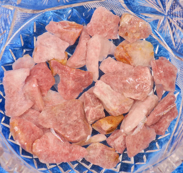 Punainen aventuriini mansikkakvartsi raaka  500g/erä eri kokoisia
