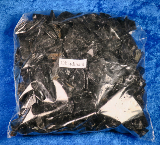 Obsidiaani raaka musta, eri kokoisia 500g/ erä
