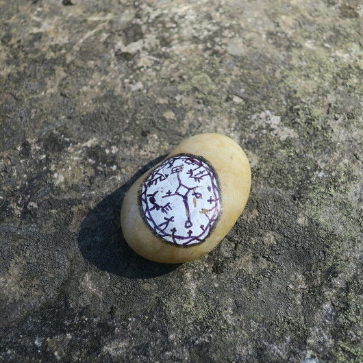 Shamaanikivi rumpukuviot 49x39x20mm 47g kvartsi 