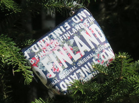 Pussukka Wallet ruusut, tummansininen FINLAND F32Q