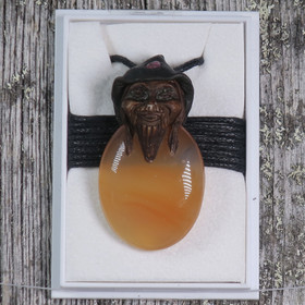 Riipus karneoli piksihahmo ovaali, rubiini hatussa pix18