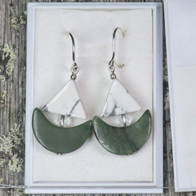 Korvakorut jadelaiva, vuorikide, magnesiittipurje. JOLLA2