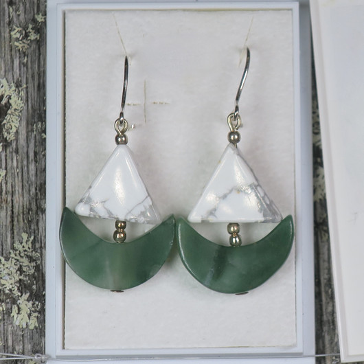 Korvakorut jadelaiva, magnesiittipurje. JOLLA1