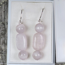 Korvakorut kunziitti, pitkät kolmiosaiset. K