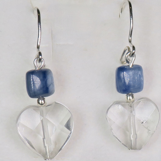 Korvakorut vuorikidesydän viistehiottu ja sininen kyaniitti