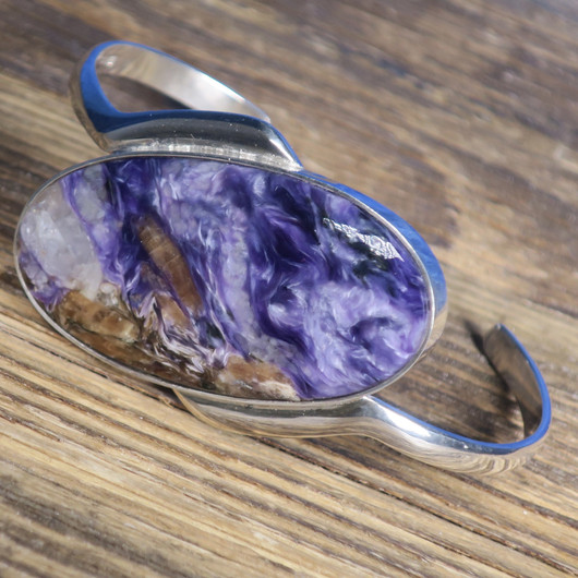 Hopearannekoru helmiäistsharoiitti ja tinaksiitti ovaali C