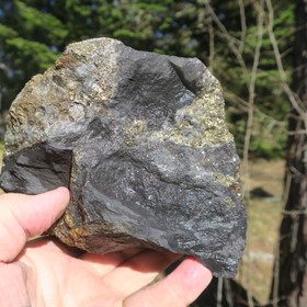 Mustaliuske, pyriitti iso raakakivi 2123g Suomi Hi180M