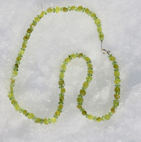 Helmet krysoliitti ja peridootti 45cm KRY2