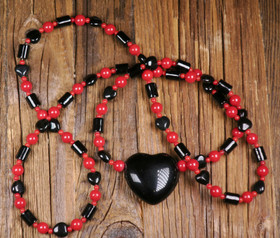 Helmet onyksi, helmiäinen ja akaatti punamusta 80cm Saara4