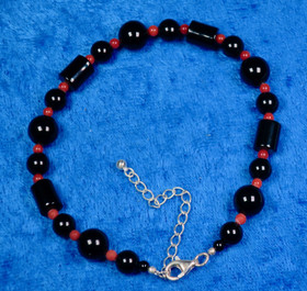 Rannekoru onyksi ja akaatti punamusta Saara3