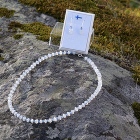 Helmet kuukivi, väleissä pieni sininen akaatti 45cm Sini8 