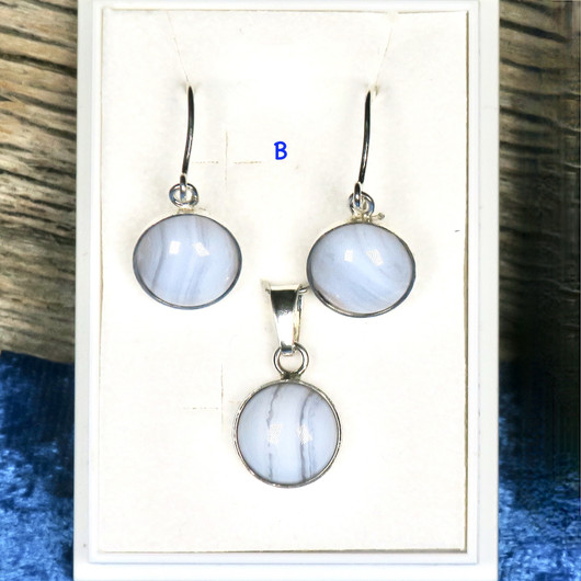 Hopeakorusetti kalsedoni riipus ja korvakorut 10mm. Valitse