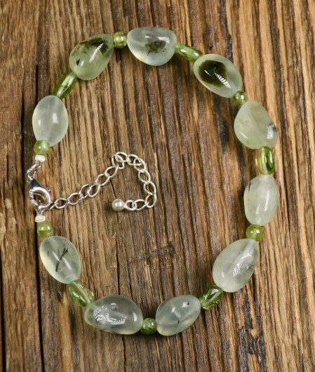 Rannekoru vihreä prehniitti ja peridootti. pre7