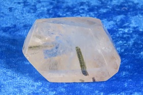 Rutiiliikvartsi , vuorikiteessä vihreitä turmaliinineulasia 65g