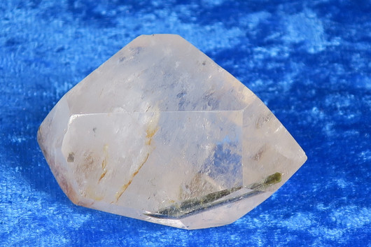 Rutiiliikvartsi , vuorikiteessä vihreitä turmaliinineulasia 65g