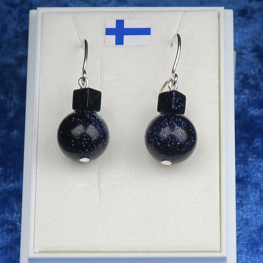 Korvakorut aventuriini tummansininen tähtikivi 10mm ja kuutio. Venla1