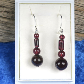 Korvakorut almandiini punainen granaatti ALMA44