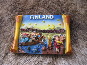 Magneetti trolli-peikot viettävät kesäyötä rannalla