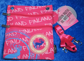 Passipussi Finland, poro, pinkki passport bag
