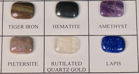 Kapussi  suorakaide 12x15mm eri kivilaatuja cabochon