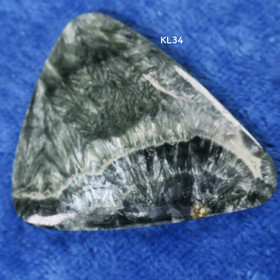 Kapussi serafiniitti klinokloori kolmikulmainen KL34