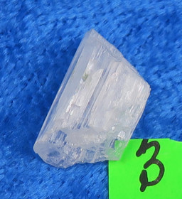 Spodumeeni  raaka alle 1g 10mm Brasilia. Valitse