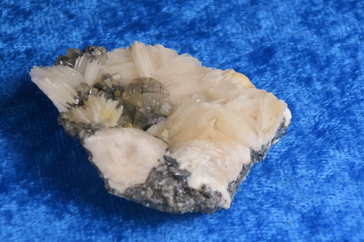 Serusiitti baryytti 47g 45x30x13mm 92U